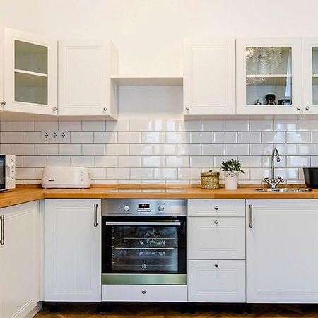 Cozy 2 Bedroom Apartment In Terez Boulevard. Budapest Exteriör bild