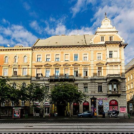 Cozy 2 Bedroom Apartment In Terez Boulevard. Budapest Exteriör bild
