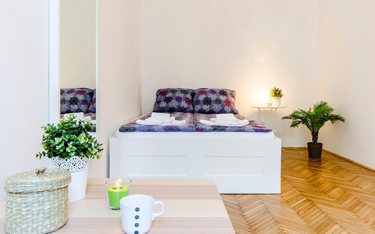 Cozy 2 Bedroom Apartment In Terez Boulevard. Budapest Exteriör bild