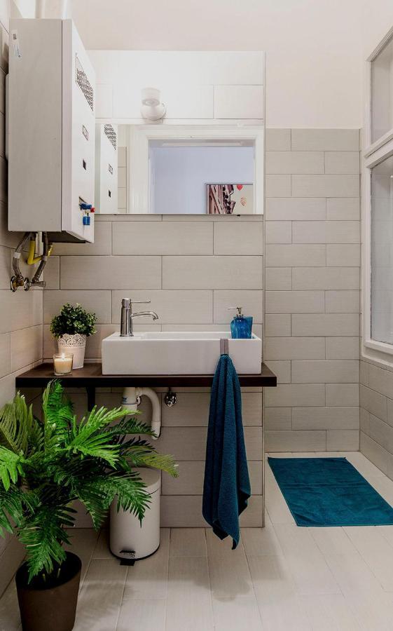 Cozy 2 Bedroom Apartment In Terez Boulevard. Budapest Exteriör bild