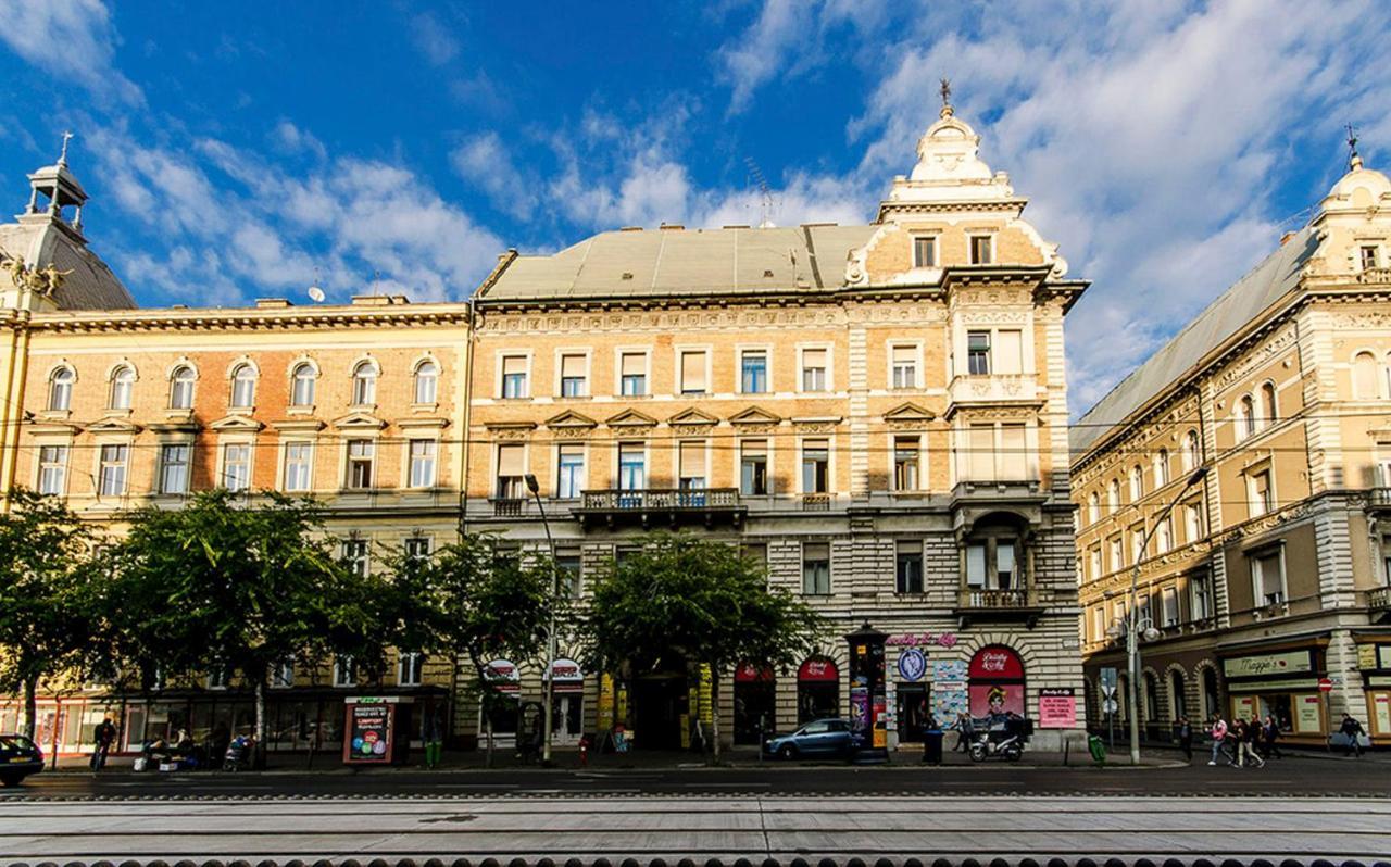 Cozy 2 Bedroom Apartment In Terez Boulevard. Budapest Exteriör bild